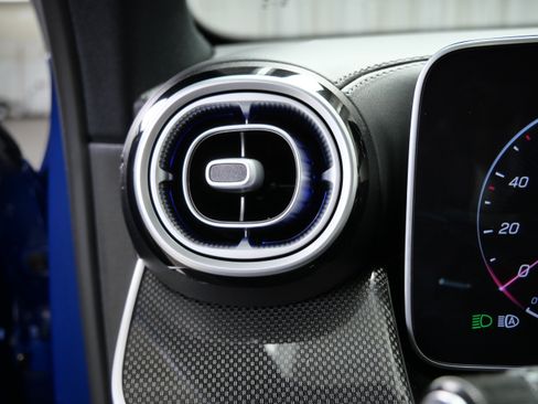 Used 2025 Mercedes-Benz GLC 300 4MATIC image 28