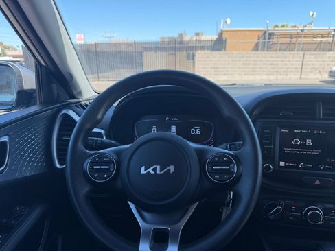 Used 2025 Kia Soul LX w/ LX Technology Package FWD image 31