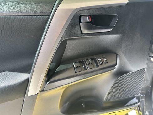 Used 2016 Toyota RAV4 LE image 21