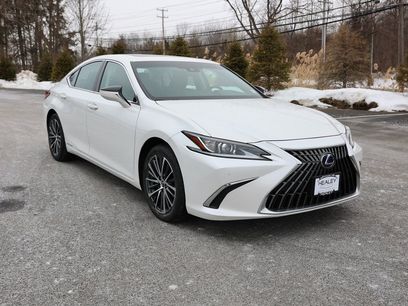 Used 2022 Lexus ES 300h w/ Premium Package