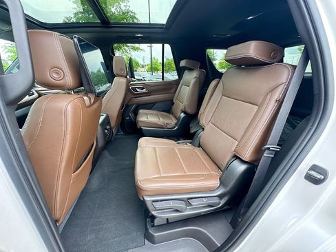 Used 2021 Chevrolet Tahoe High Country w/ Premium Package AWD/4WD image 31