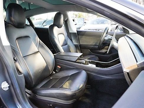 Used 2019 Tesla Model 3 Mid Range RWD image 18