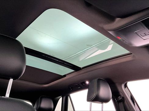 Used 2022 Volkswagen Atlas Cross Sport SEL image 22