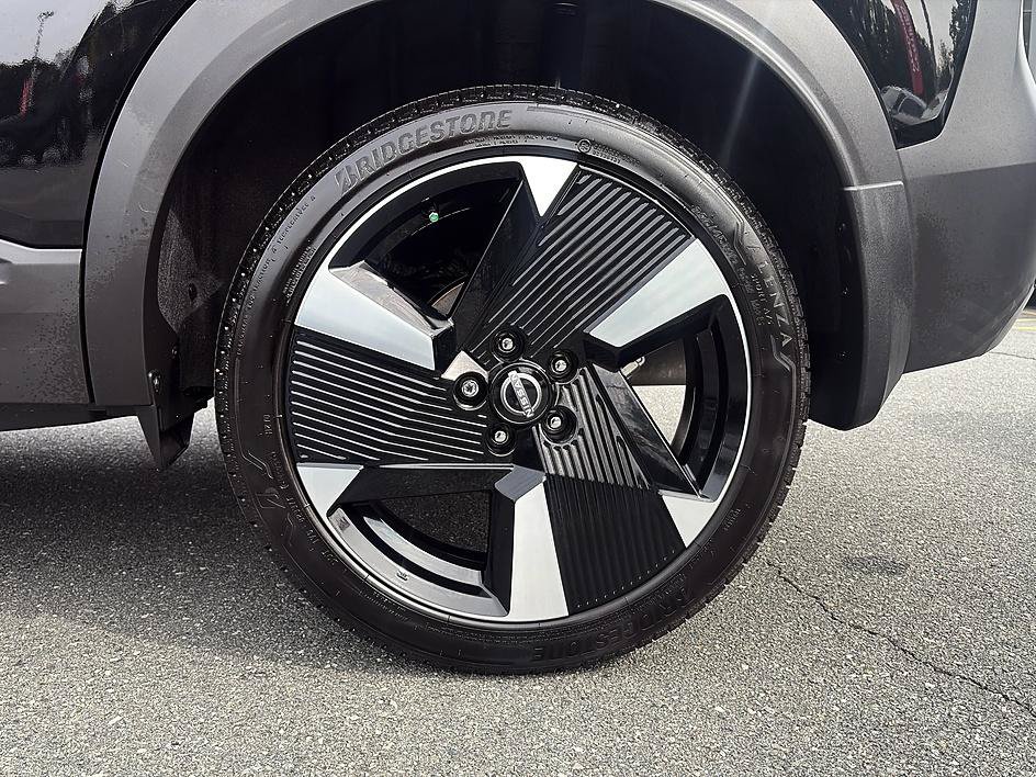 Certified 2026 Nissan Kicks SR FWD image 10