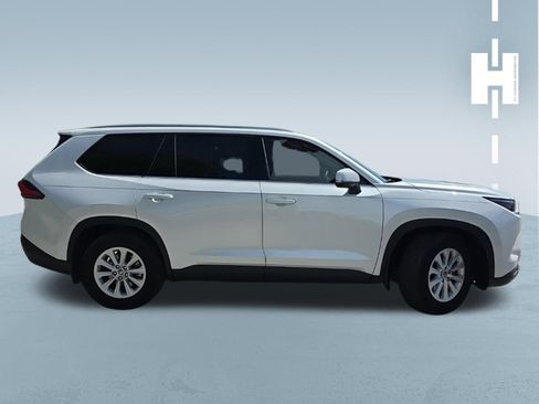 Used 2024 Toyota Grand Highlander XLE image 2