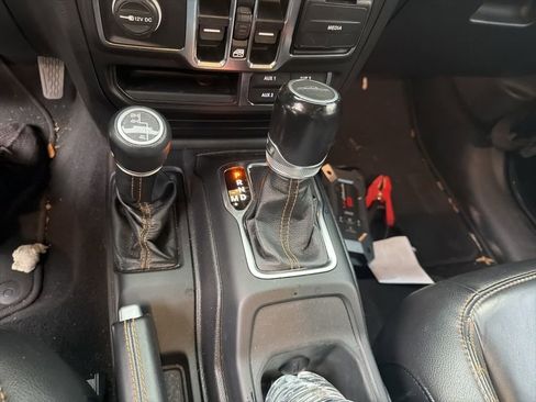 Used 2021 Jeep Gladiator Overland AWD/4WD image 7