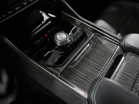 Used 2022 Jeep Wagoneer Series III w/ Premium Group I image 15