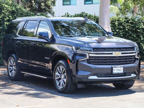 Used 2024 Chevrolet Tahoe LT w/ Luxury Package RWD image 3