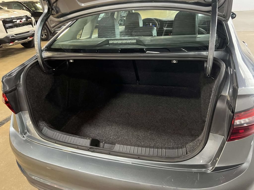 Used 2024 Volkswagen Jetta SE FWD image 10