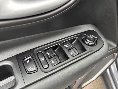 Used 2023 Jeep Renegade Latitude w/ Sun/Sound Group image 35