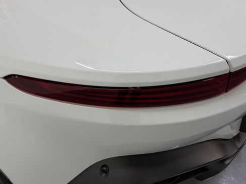 Used 2019 Aston Martin V8 Vantage Coupe RWD image 20