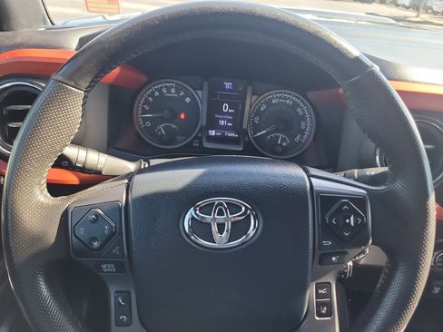 Used 2020 Toyota Tacoma TRD Sport image 29