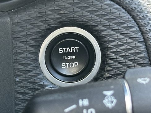 Used 2020 Land Rover Range Rover Velar S AWD/4WD image 26