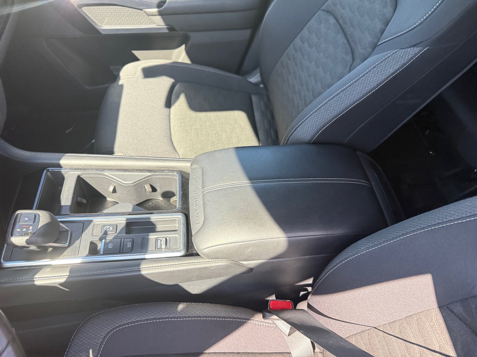 Used 2025 Nissan Pathfinder SV FWD image 14