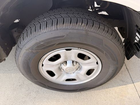 Used 2014 Toyota Tacoma 2WD Regular Cab image 14