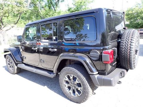 New 2026 Jeep Wrangler Unlimited Sahara AWD/4WD image 3