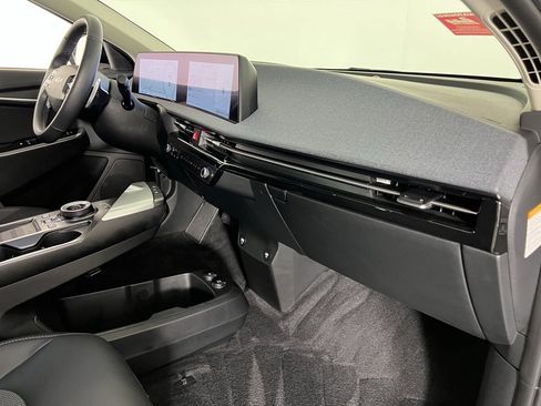 Used 2024 Kia EV6 Light image 32