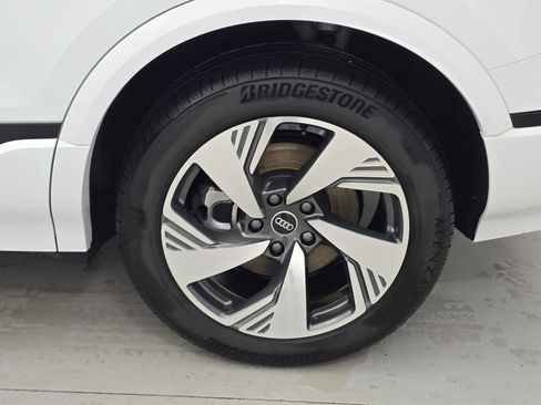 Certified 2025 Audi Q6 e-tron Premium Plus w/ Premium Plus image 33