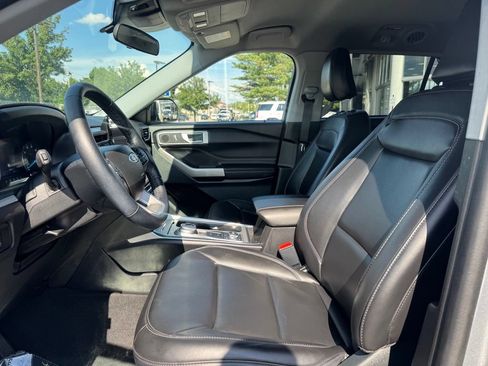 Used 2023 Ford Explorer XLT w/ Equipment Group 202A AWD/4WD image 16