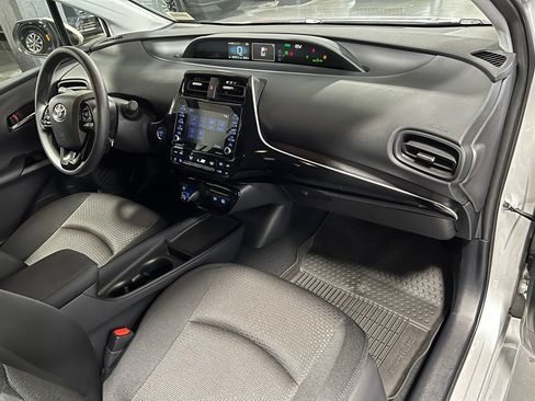 Certified 2022 Toyota Prius LE FWD image 19