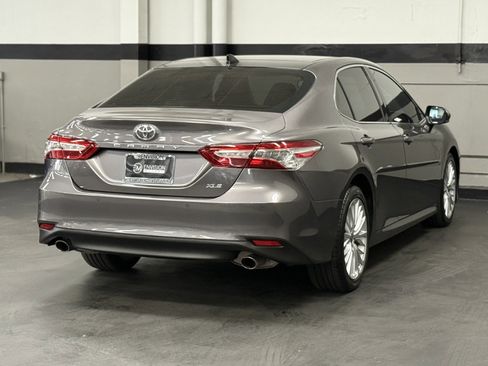 Used 2020 Toyota Camry XLE image 14