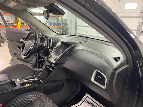 Used 2017 Chevrolet Equinox LT w/ Convenience Package FWD image 22