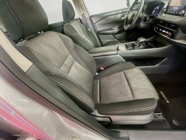 Used 2025 Nissan Rogue SV FWD image 27