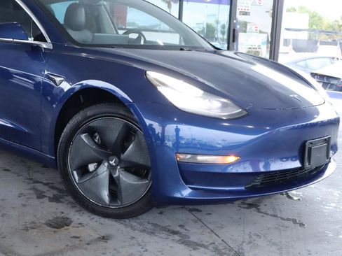 Used 2018 Tesla Model 3 Mid Range RWD image 2