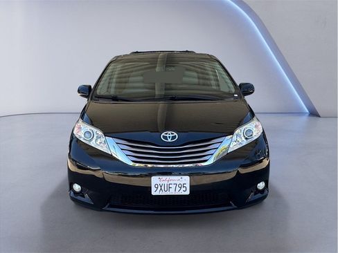 Used 2017 Toyota Sienna XLE w/ XLE Navigation Package FWD image 2