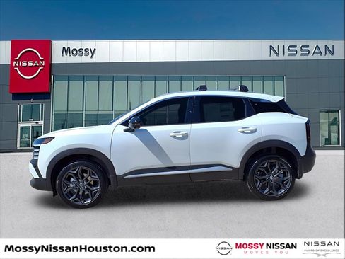 New 2026 Nissan Kicks SR w/ SR Premium Package image 5
