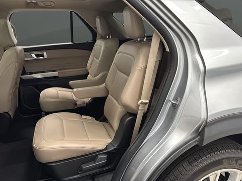 Used 2023 Ford Explorer XLT w/ Equipment Group 202A AWD/4WD image 23
