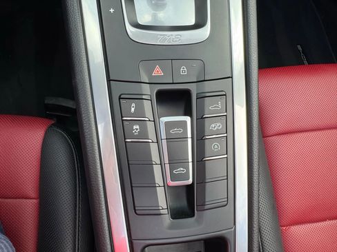 Used 2024 Porsche 718 Boxster w/ Sportdesign Package image 44