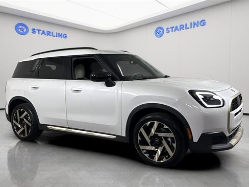 Used 2025 MINI Cooper Countryman S w/ Comfort Package Max image 12