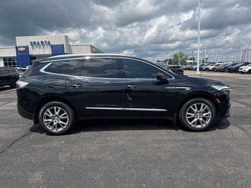 Used 2023 Buick Enclave Premium image 2
