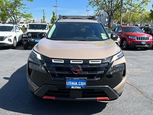 Used 2025 Nissan Rogue SV AWD/4WD image 2