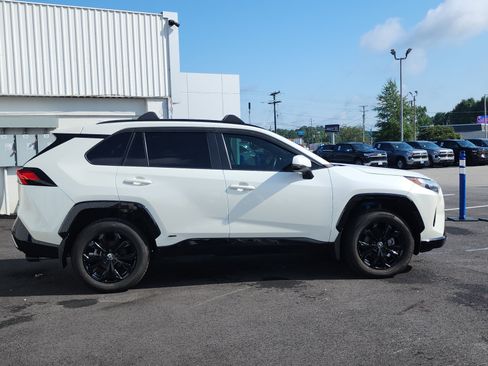 Used 2022 Toyota RAV4 SE w/ SE Grade Weather Package AWD/4WD image 6