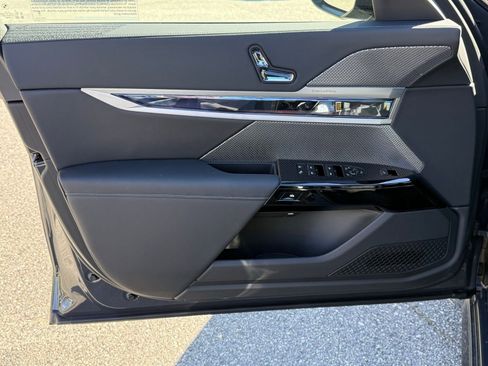 New 2026 BMW 740i w/ Executive Package image 18