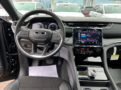New 2025 Jeep Grand Cherokee 4WD image 11
