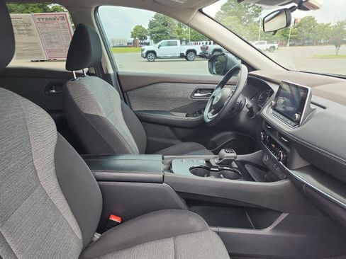 Used 2023 Nissan Rogue SV FWD image 7