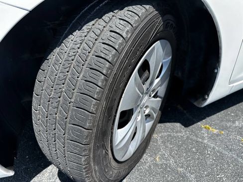 Used 2016 Hyundai Elantra SE image 19