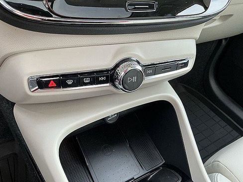 New 2026 Volvo XC40 B5 Ultra w/ Climate Package AWD/4WD image 19