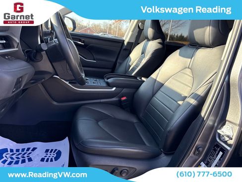 Used 2024 Toyota Highlander XLE image 9