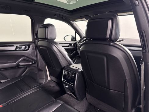 Certified 2023 Porsche Cayenne Platinum Edition AWD/4WD image 24
