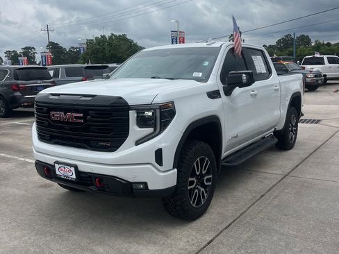 Used 2024 GMC Sierra 1500 AT4 w/ Technology Package AWD/4WD image 5