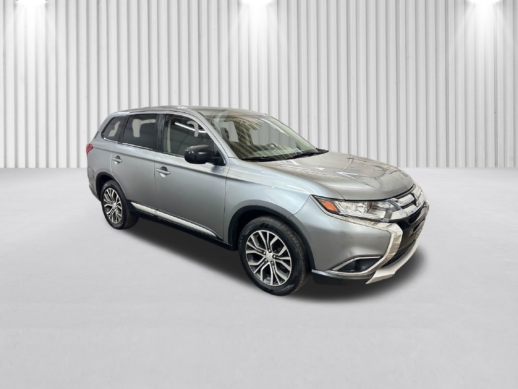 Used 2018 Mitsubishi Outlander AWD image 2