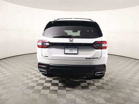 Used 2025 Honda Pilot Black Edition image 6