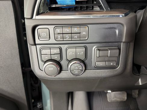 Used 2026 Chevrolet Tahoe Z71 w/ Comfort Package AWD/4WD image 14