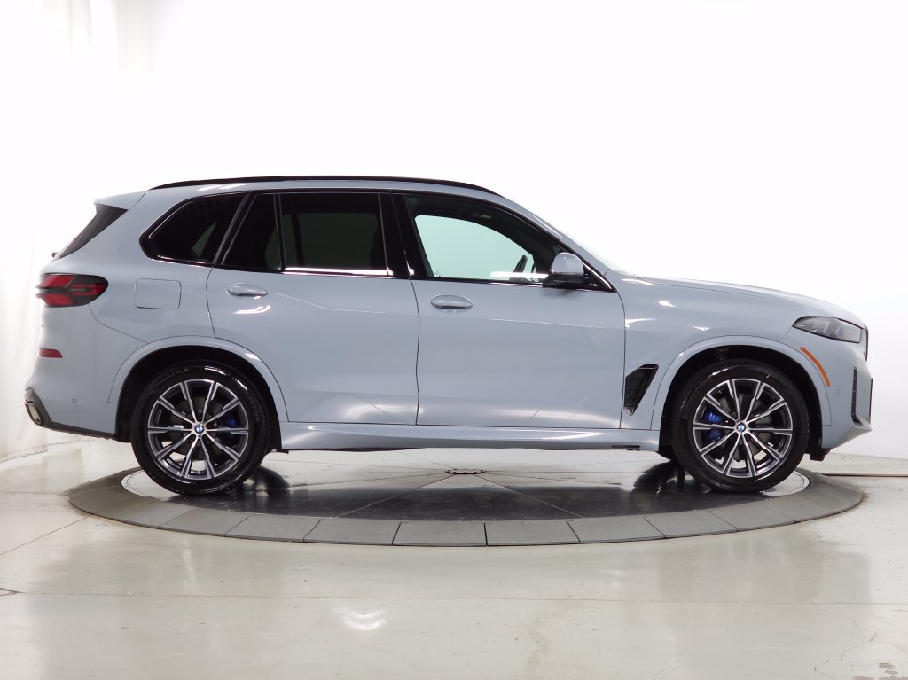 Certified 2024 BMW X5 xDrive40i w/ M Sport Package AWD/4WD image 13
