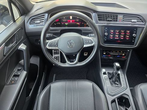 Used 2023 Volkswagen Tiguan SE R-Line FWD image 11