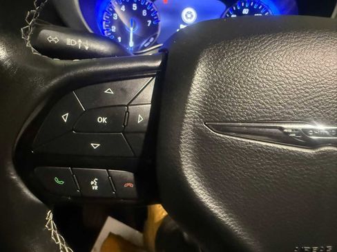 Used 2021 Chrysler Pacifica Touring-L w/ S Appearance Package image 27